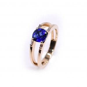Anillo zafiro cushion