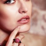 Anillo aguja ebano rubies